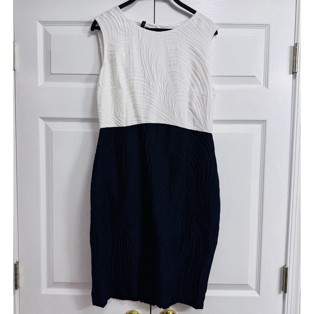 Escada White Navy Colorblock Sheath Dress Size 38/US 8 Swirl Textured